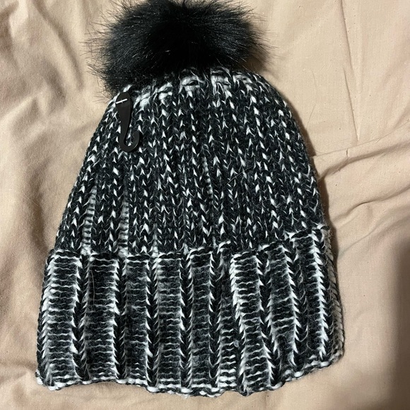 The North Face black beanie hat (new) - Picture 2 of 2